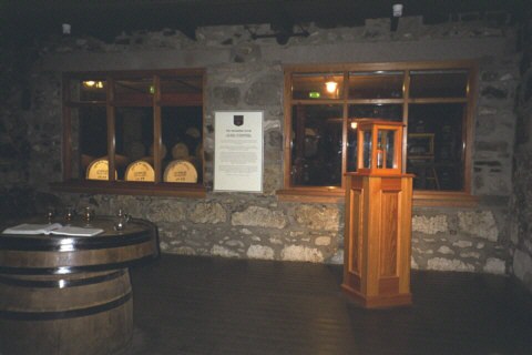 Schottland, Royal Lochnagar Warehouse, Whisky-Probe, Whisky-Fässer