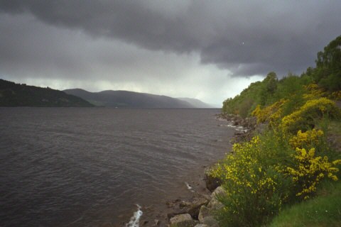 Schottland, Loch Ness, Ostseite, bewölkt