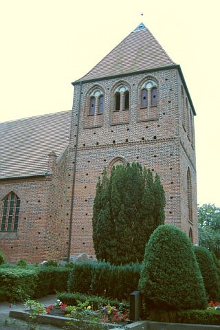 Garz, St. Petrikirche, Friedhof